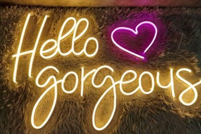 Creative Ways to Use Neon Signs in Cafes & Restaurants – Neon Mantra