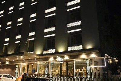 Book Hotel Room in Hazratganj for Party Celebrations