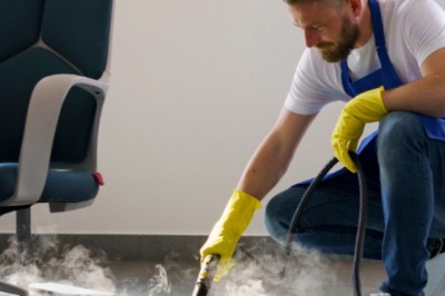 Fence Staining Services in Toronto: Stop Sun Fade, Lock Color, Seal Wood, Avoid Mold, Keep Fence Dry