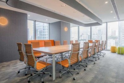 Meeting Table in Dubai: Elevating Professional Workspaces with Style and Functionality