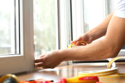 How Daily Weather Changes in Brussels Gradually Damage Residential Windows