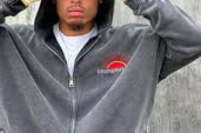 Raspberry Hills Hoodie – Where Comfort Meets Elevated Street Style