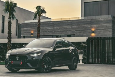 Is Limo Service in Palm Beach Gardens, FL the Best Way to Travel?