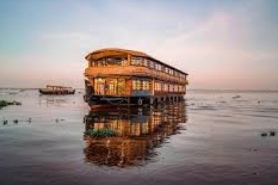 Luxury or Budget: How to Choose Your Ideal Alleppey Houseboat