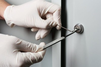 Locked Out? What Makes a Professional Locksmith Service the Smart Choice?