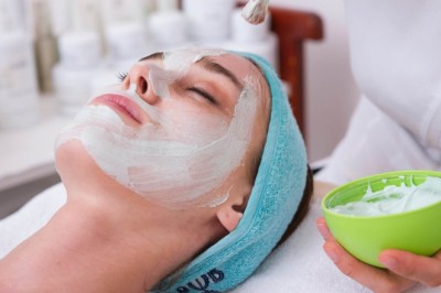 Why Is Deep Cleansing Facial with Extraction in Dubai Safe?