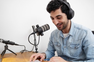 Hire Voice Over Actor: Professional Voice Talent for Commercials, Narration & Creative Projects