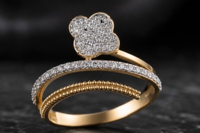 Buy Gold Diamond Ring Online with Certified Diamonds
